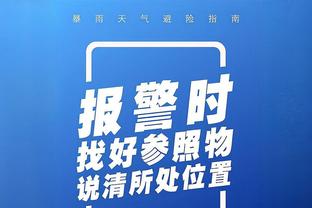 球报：葡萄牙欧预赛收官战赛前，C罗被赠予特别版28号葡体球衣